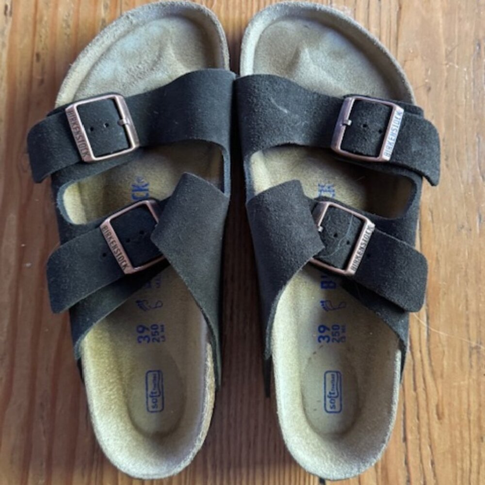 Birkenstock Arizona Sandal in Mocha Suede Leather size 39
